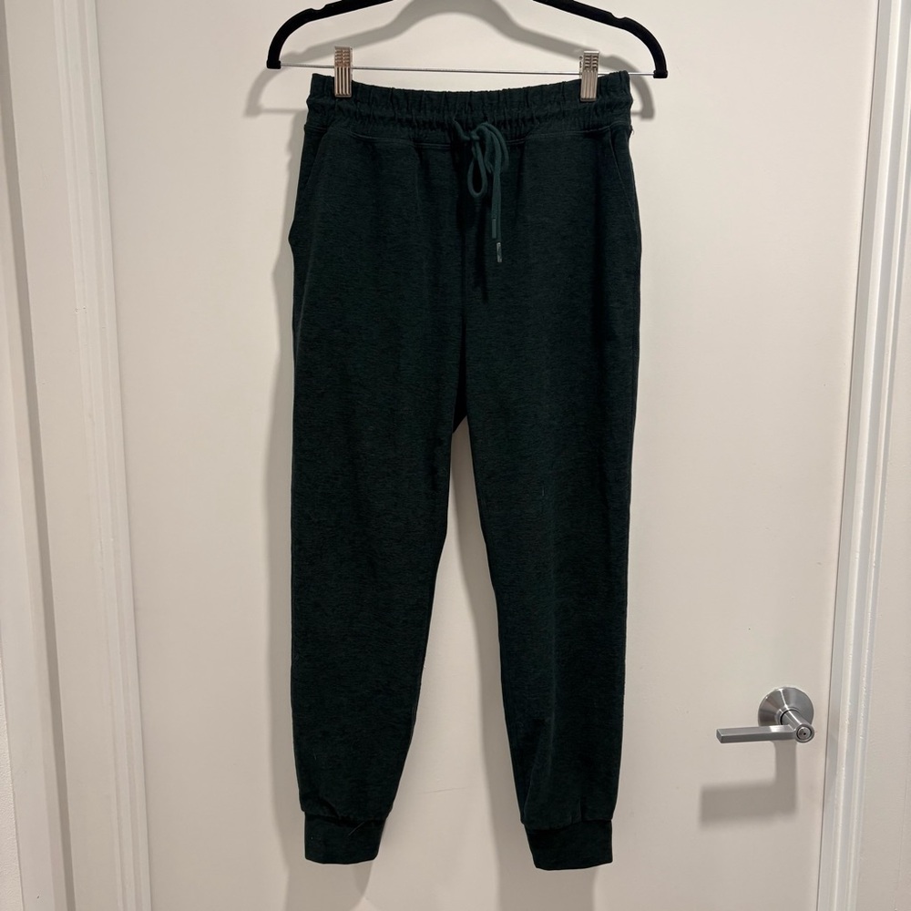 Beyond Yoga spacedye commuter midi joggers